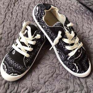 Black and White sneakers size 8.5